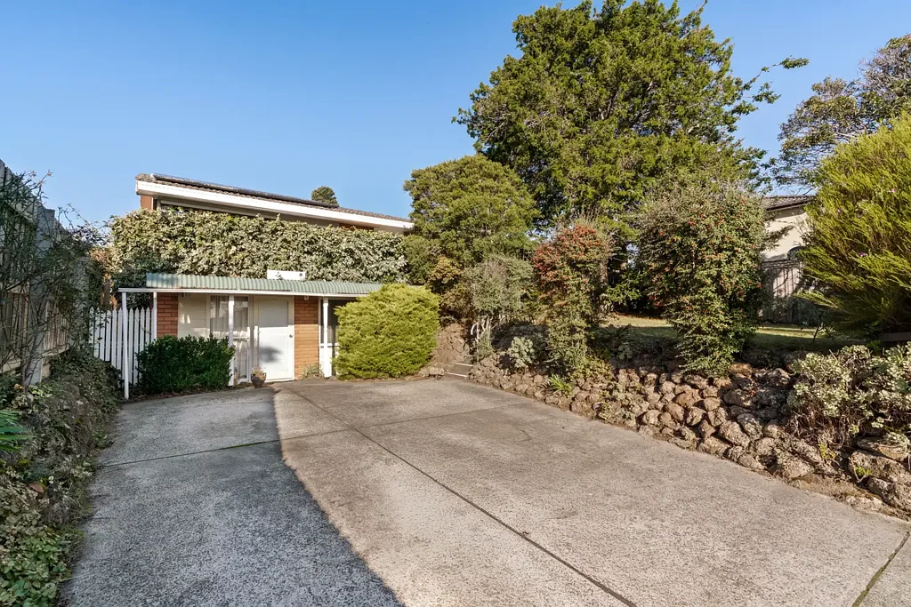 Langwarrin 4房 家庭温暖浓厚 独立工作室 隐私保障 茂盛花园 良好地段 潜力无限 Vintage Character with Modern Family Adaptability!