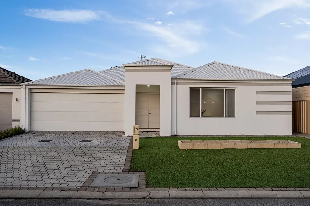 Canning Vale 3房  Stunning Lakeside 3x2 Home in a Prime Canning Vale Location