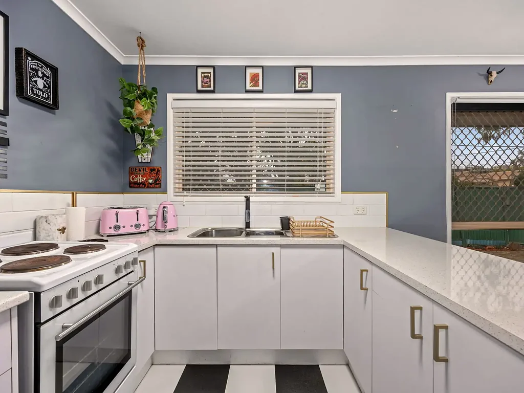 Redbank Plains 2ห้องนอน TIDY & READY TO MOVE IN! | THIS IS THE ONE!