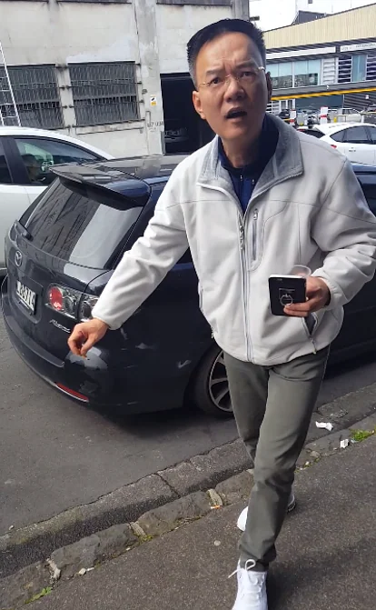 “丢你老母”：香港男子在奥克兰乱扔烟头，狂爆粗口！
