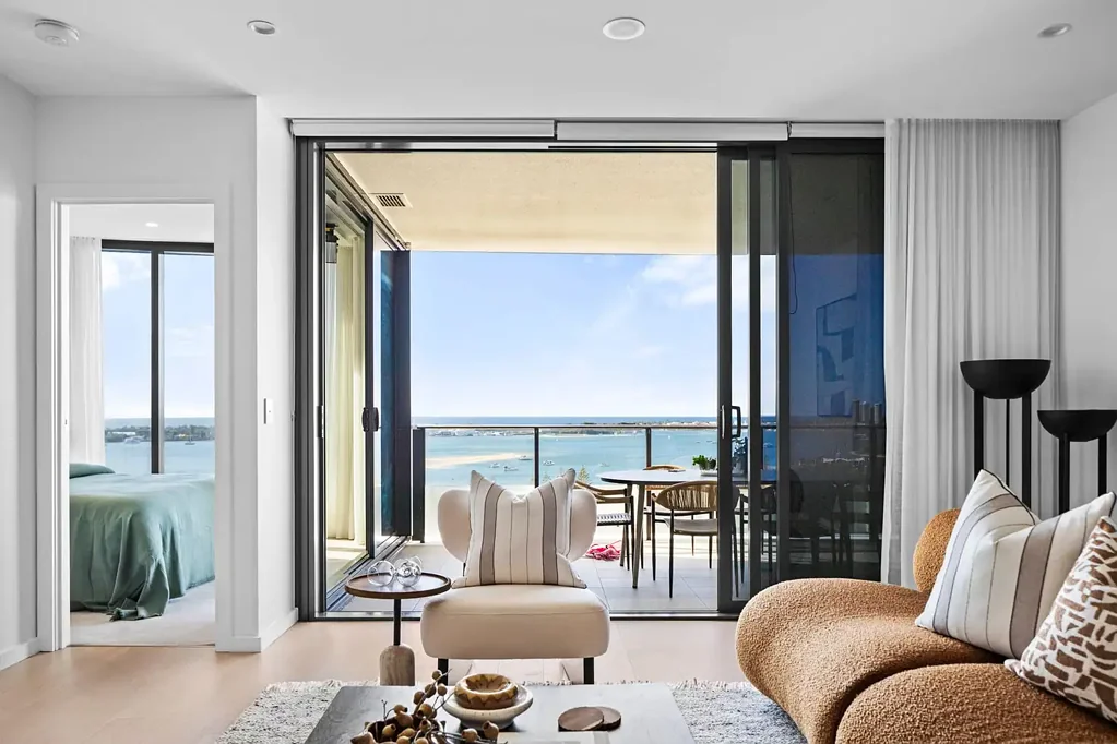 Labrador 3房  Nothing Else Like This on the Market – Be Quick! Luxury Waterfront Living with Exceptional Upgrades at EVE Residences