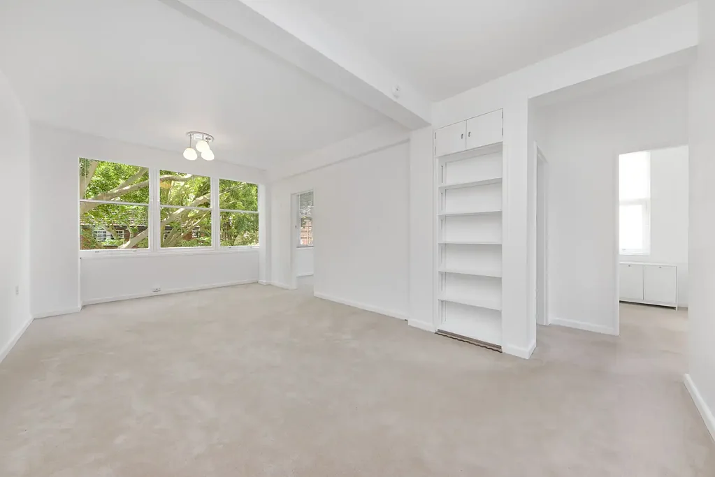 Renovated 2 Bedroom Apartment With Parking