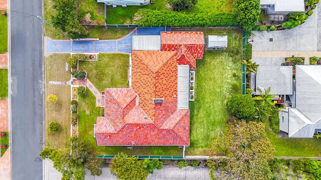 Tingalpa 3غرفة نوم Flexible & full of surprises - Dual living areas, multi-gen / business base bonus, potential-packed 979m2