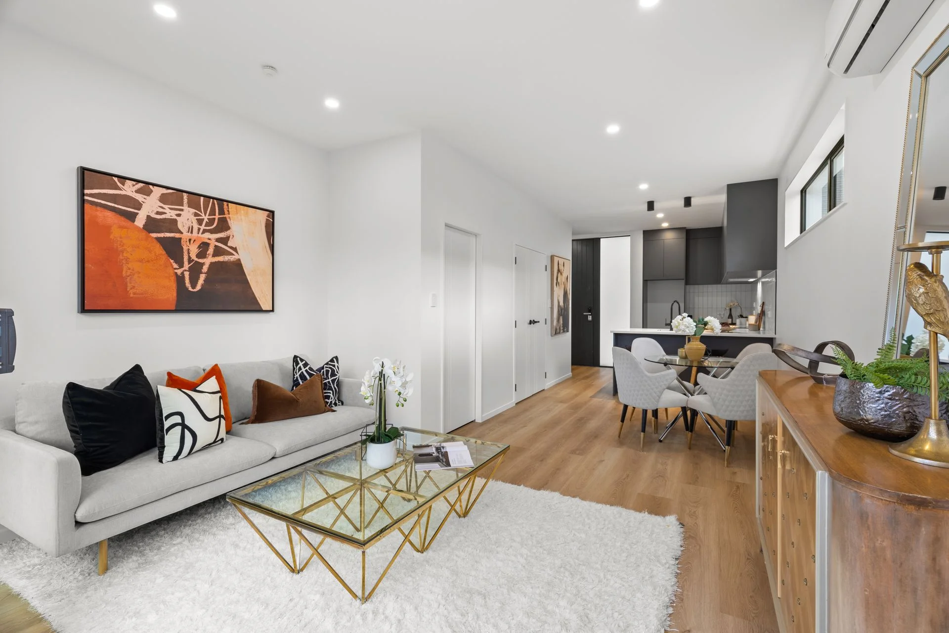 Flat Bush 3Zimmer Freehold Corner Living | CCC & Title Issued