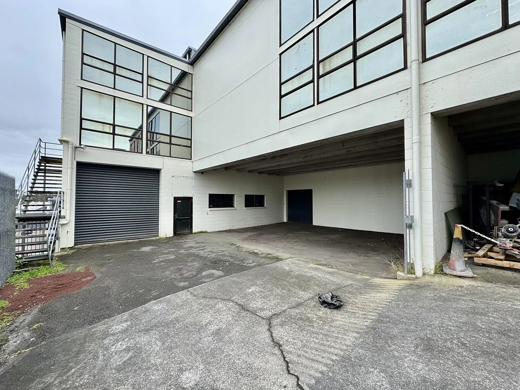Stanmore Bay Silverdale town centre industrial unit