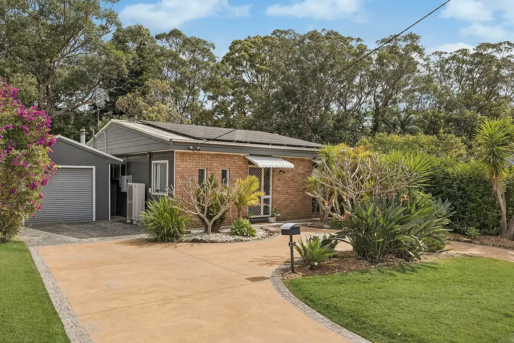 25 Golden Avenue, Point Clare, NSW 2250
