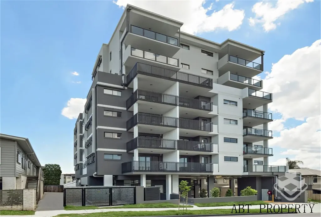 1B1B Apartment with courtyard - Walk To Transport And Shops