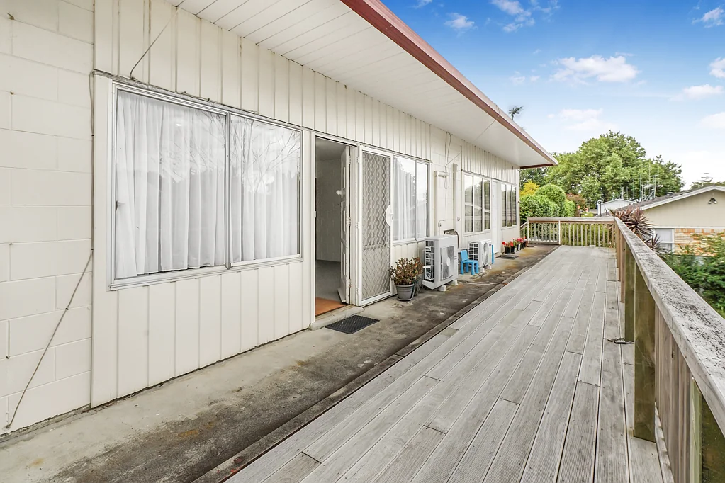 Hamilton East 1침실 Top floor unit in great location!