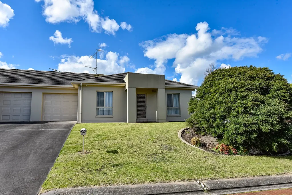 LOVELY EASY CARE TOWNHOUSE