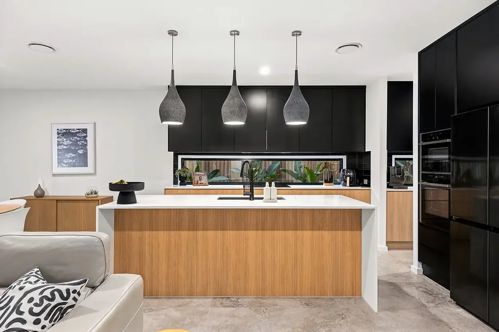 Bridgeman Downs 4Kwarto Sophisticated Split Level Living - New Construction