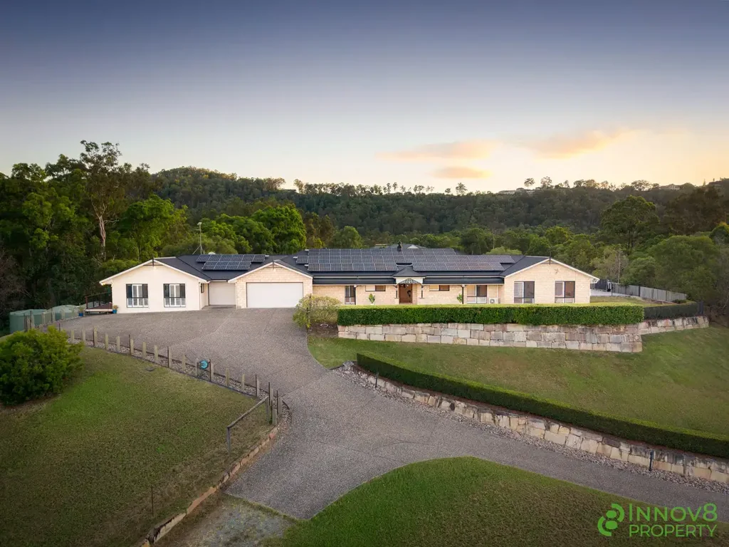 Cashmere 6ห้องนอน Stunning Family Residence With Panoramic Mountain Views, A Separate Granny Flat & A Truly Resort-Style Outdoor Entertainment Area