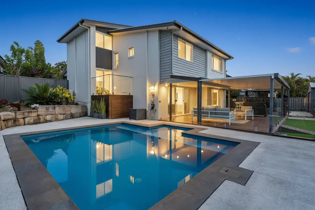 Oxenford 4房  Your Private Poolside Paradise – Resort-Style Living & Family Entertaining