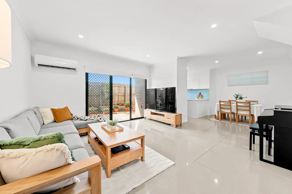 Calamvale 3ਬੈੱਡਰੂਮ Family-Friendly North-South Townhouse with High-Ceiling Living