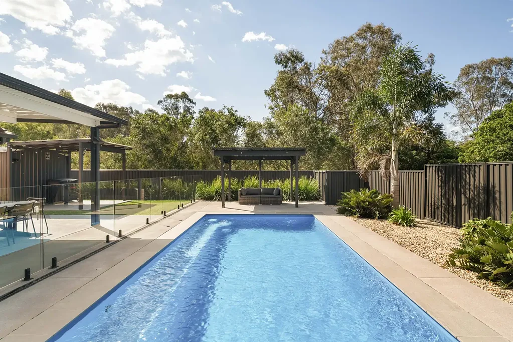 Upper Caboolture 4房 带泳池、宽敞空间和时尚风格的翻新家庭绿洲 Renovated Family Oasis with Pool, Space & Style