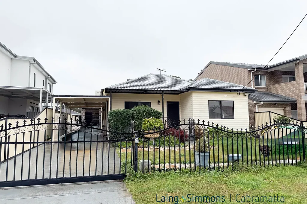FRESHLY PAINTED 4-BEDROOM HOME IN A CONVENIENT LOCATION