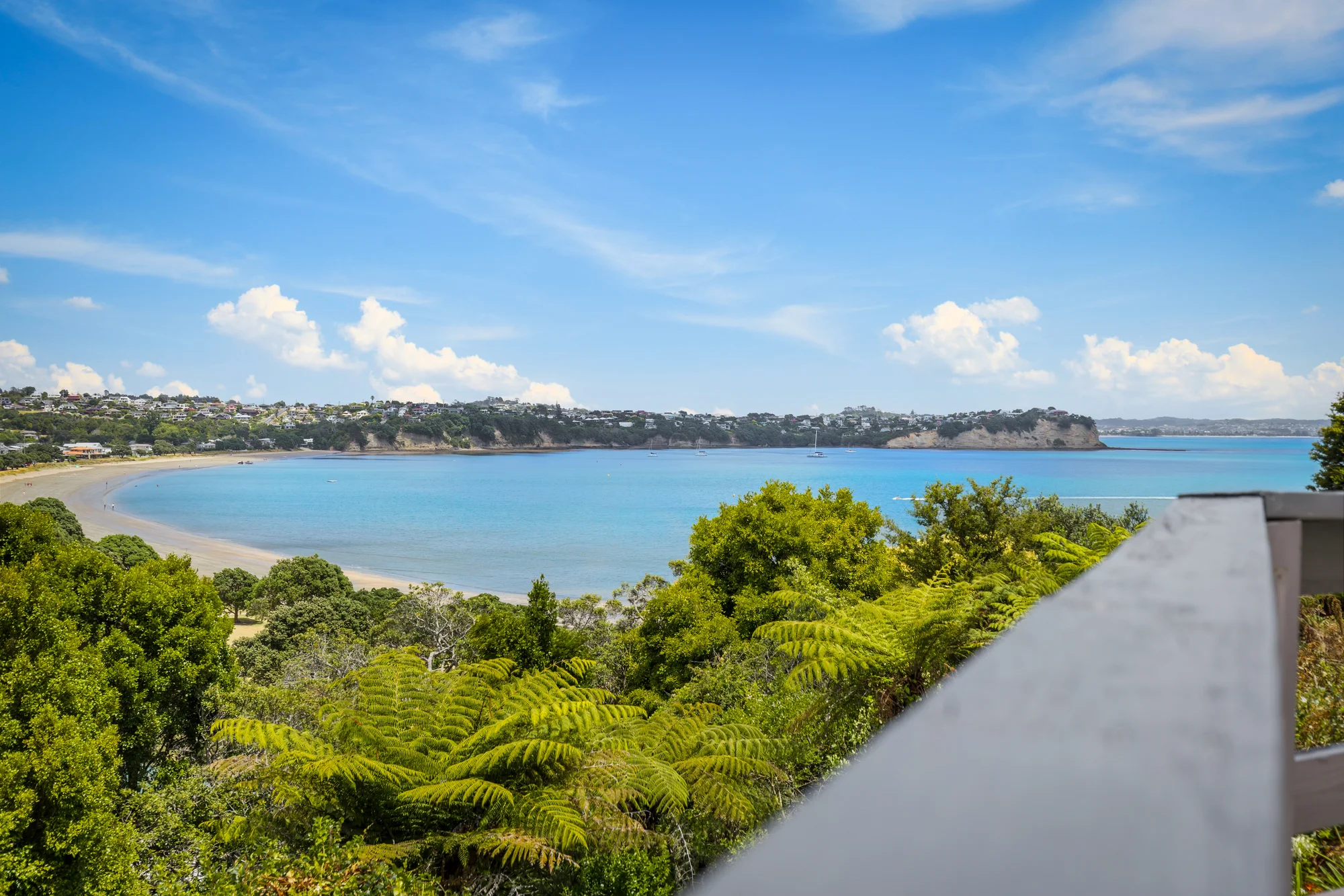 Manly 2 Slaapkamer Beach Bach – Unrealised Potential