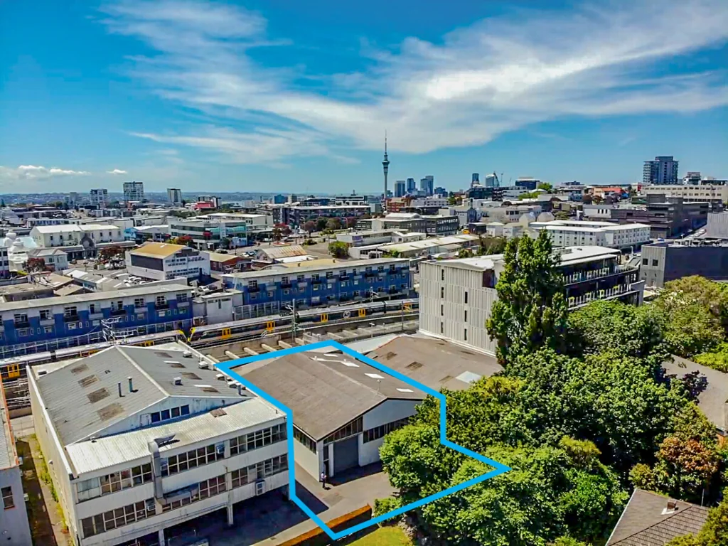 Mount Eden Rare City Fringe Warehouse