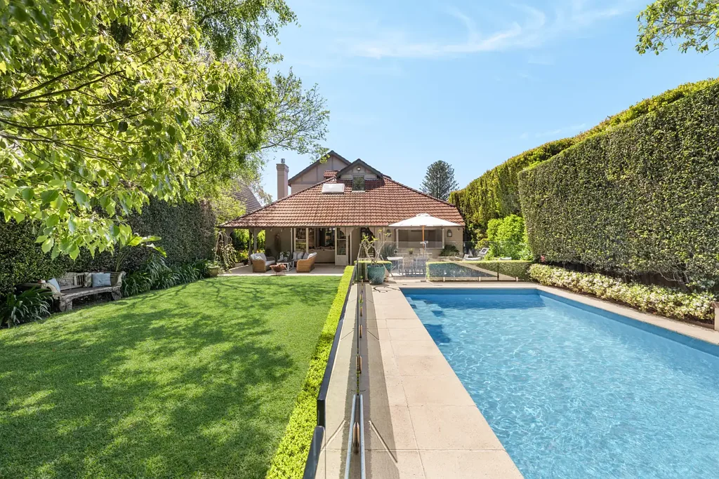 Vaucluse 5ਬੈੱਡਰੂਮ Mennock: Architectural mastery and lush botanical beauty footsteps from the shores of Kutti Beach
