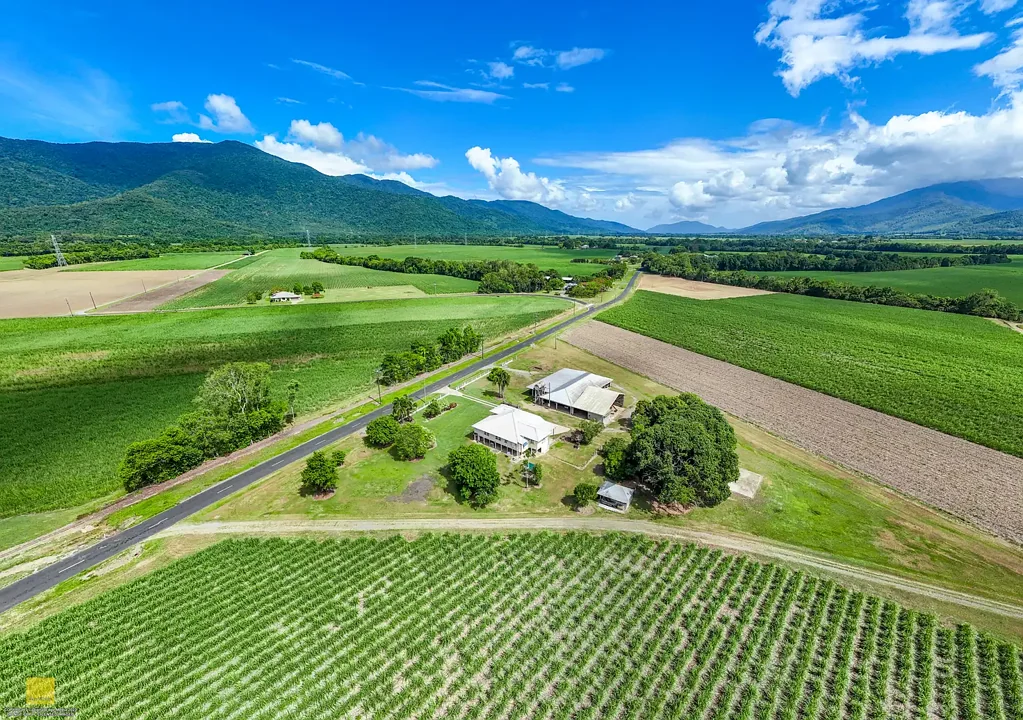 Gordonvale 4房  Acreage Lifestyle, Character Queenslander & Massive Shed on 7,713m² - Nearly 2 Acres