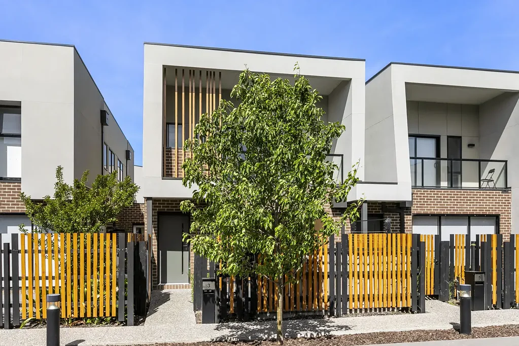 Low Maintenance Living in the Alamanda School Zone