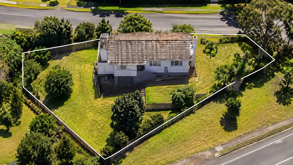 Browns Bay 3Moenga 747sqm Freehold Corner Site