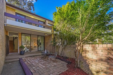 Telopea 2房 宁静后方位置的翻新联排别墅 Renovated Full BrickTownhouse in a Peaceful Rear Position