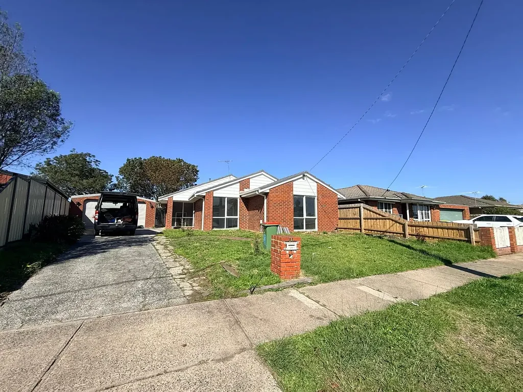 SPACIOUS FAMILY HOME IN QUIET HAMPTON PARK LOCATION!