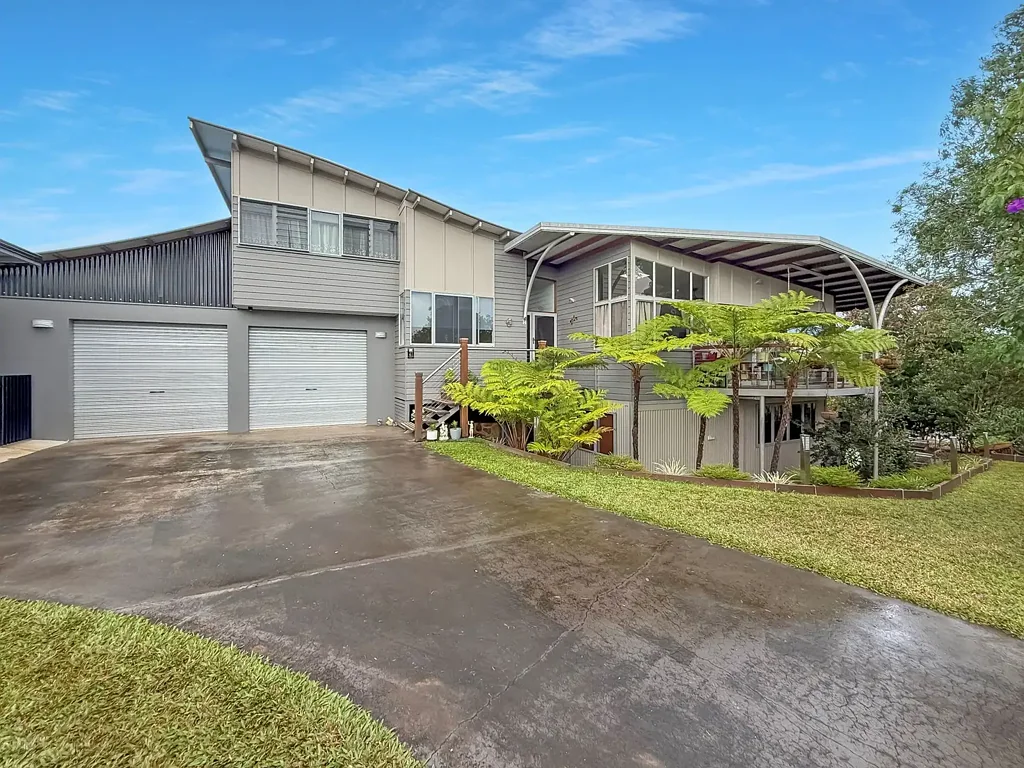 Yungaburra 5Kwarto Stunning Multi-Level Home with a Granny Flat