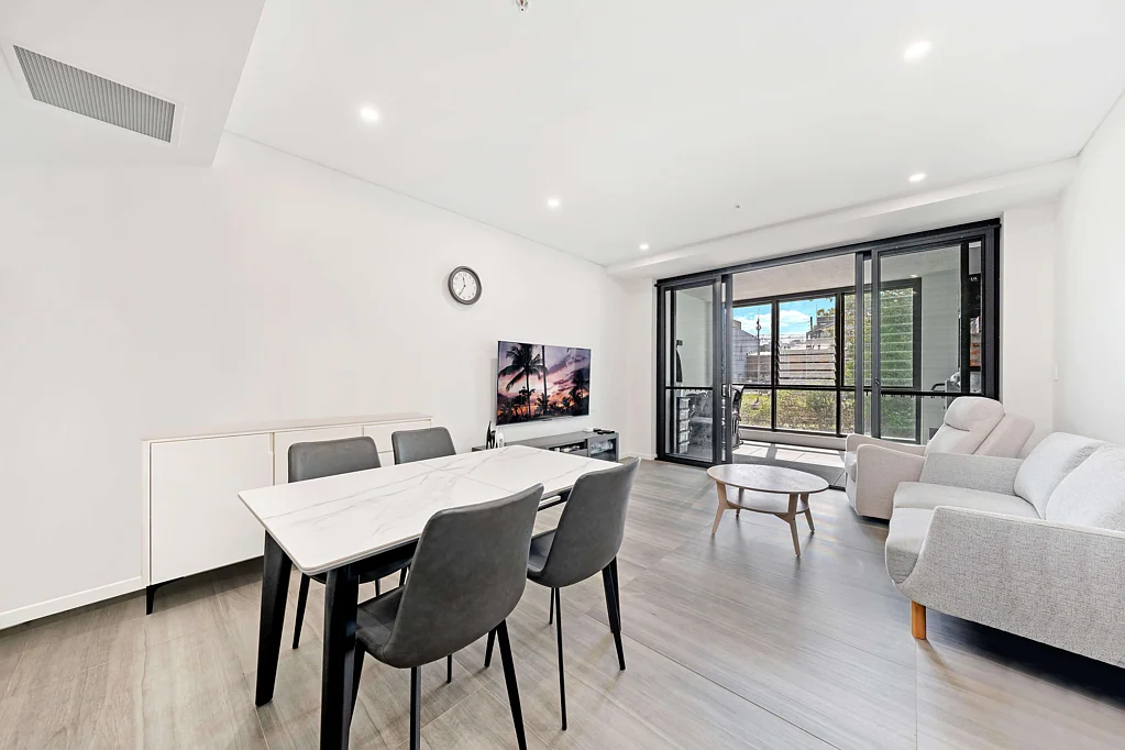 Hurstville 3Moenga Modern 3-Bedroom Apartment in Prime Hurstville Location