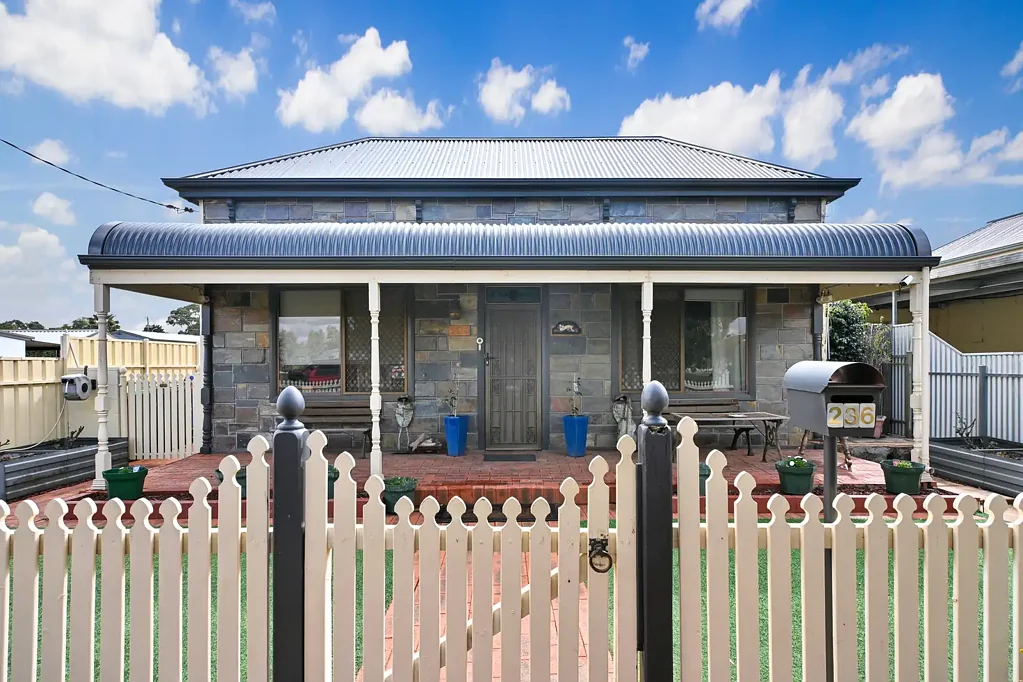 Broken Hill 3 Bedroom LOW MAINTENANCE LIFESTYLE