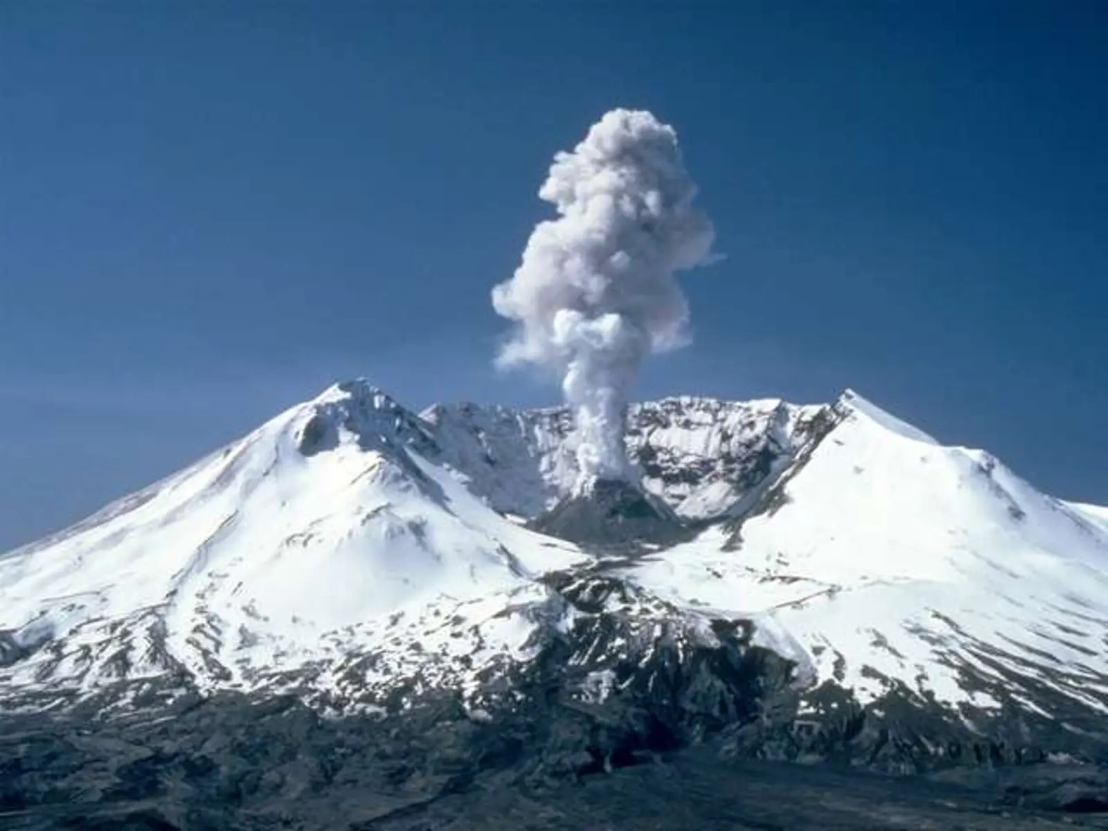 科学家说:北岛火山动荡加剧,几周内可能有火山泥流的危险!