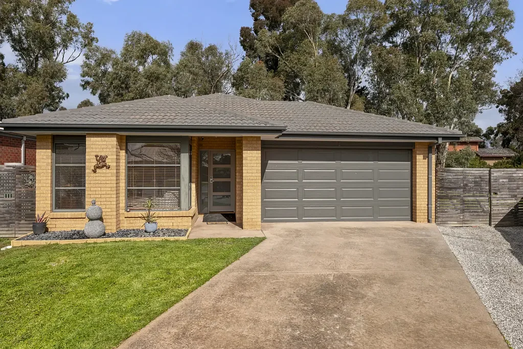 Euroa 4房  Easy Living with an Unexpected Sense of Space