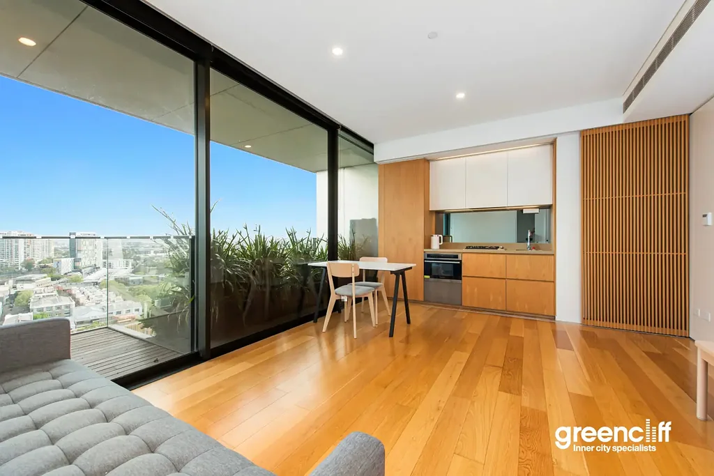 Chippendale 1房 高层全景视野 石材燃气厨房 现代时尚浴室 度假村式设施 中心便捷生活 Modern South-Facing One-Bedroom