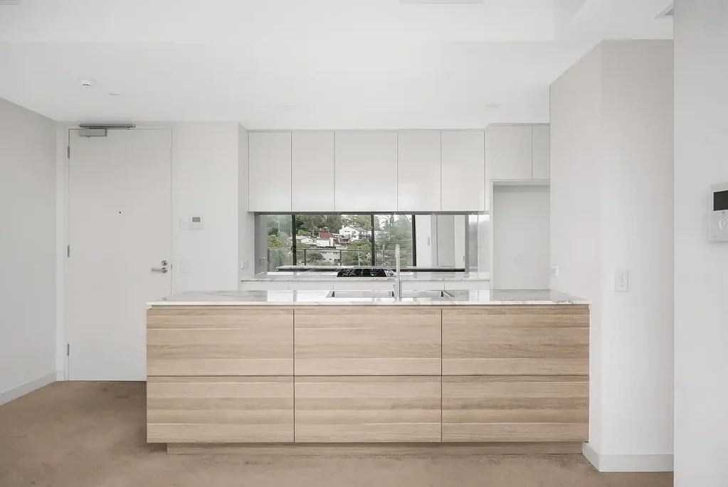 Lane Cove 2房 Bay Pavilions顶层公寓 水景环绕 阳光阳台 高端厨房 主卧套间 双车位安全 Stunning Top Floor Apartment with Breathtaking Waterviews