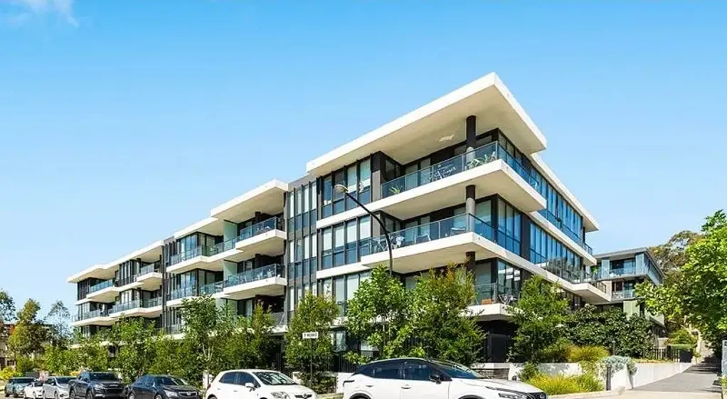 Near New 1 Bedroom + Study | Walk to Metro