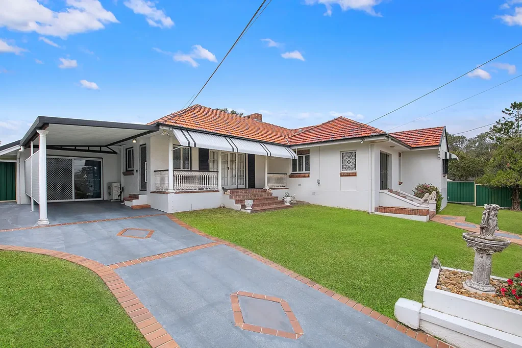 Tingalpa 3ਬੈੱਡਰੂਮ Flexible & full of surprises - Dual living areas, multi-gen / business base bonus, potential-packed 979m2