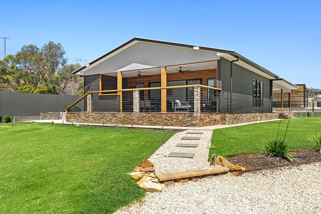 Berri 4 Bedroom Country River Estate