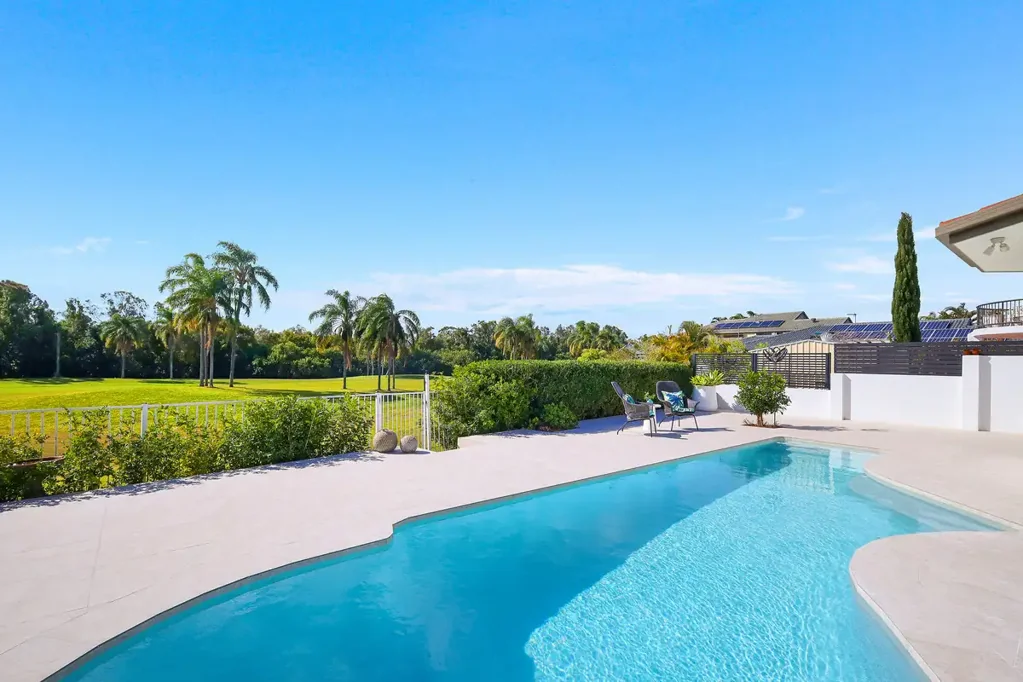 32 Meadowlake Drive, Carrara, QLD 4211