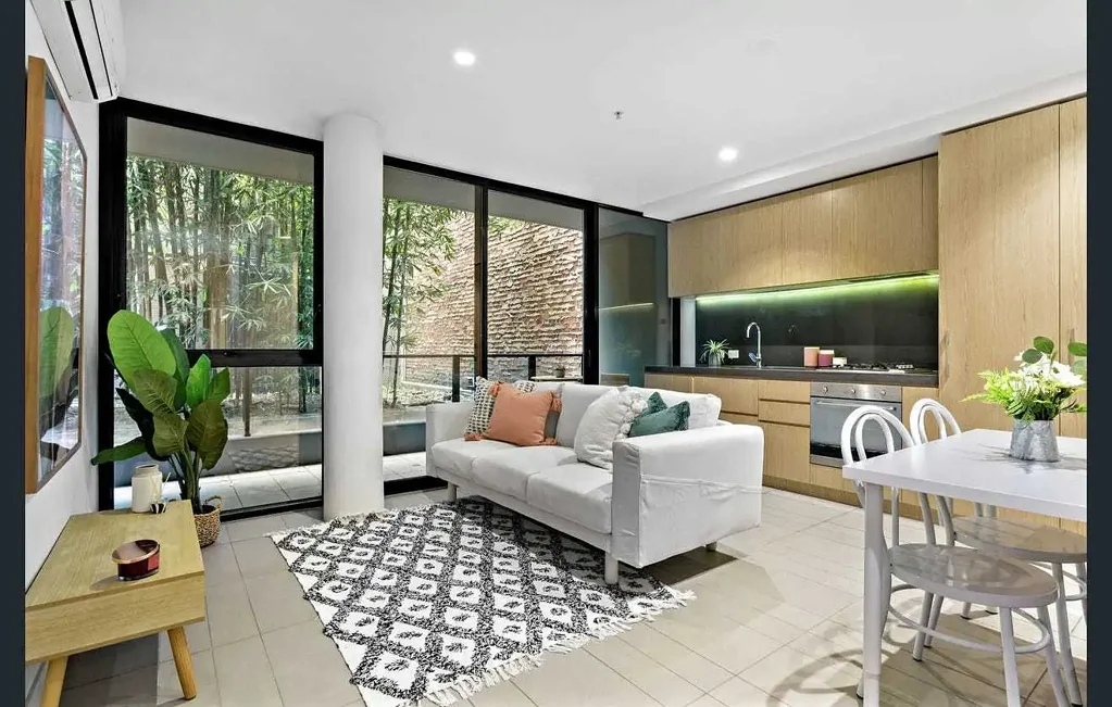 Sleek and Stylish City-Fringe Residence