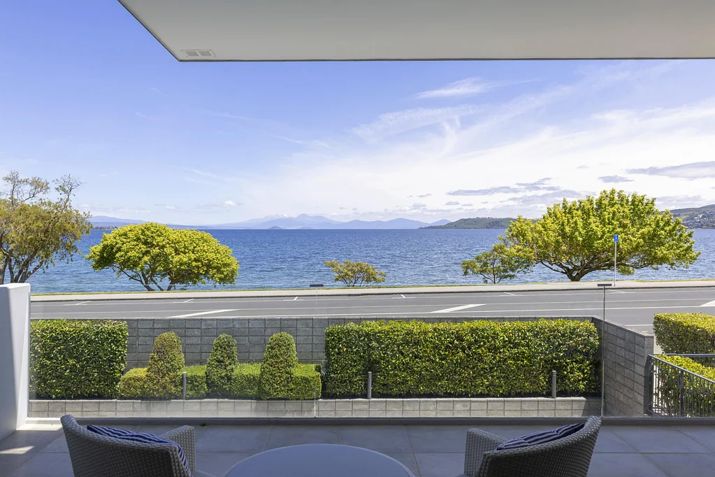 Taupo 3બેડરૂમ Garden-Level Apartment with Commanding Lake Views