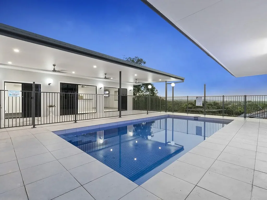 The Range 5chambre A RARE MASTERPEICE ON THE RANGE WITH UNMATCHED LIFESTYLE APPEAL