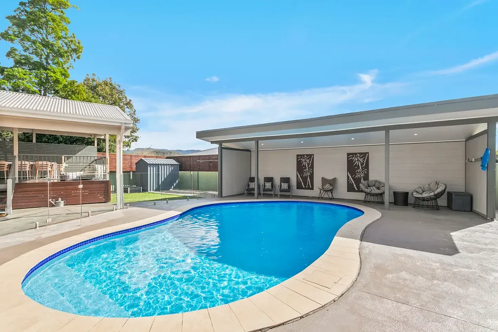 Albion Park 4房  676sqm Block with Side Access