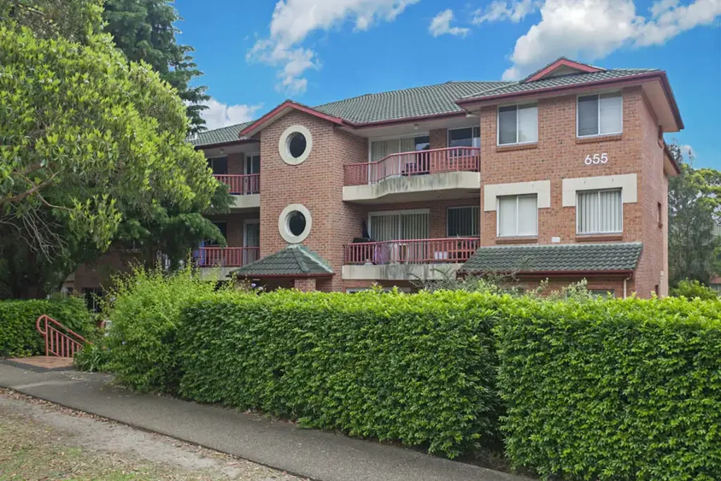 Spacious Two Bedroom Unit in Prime Location