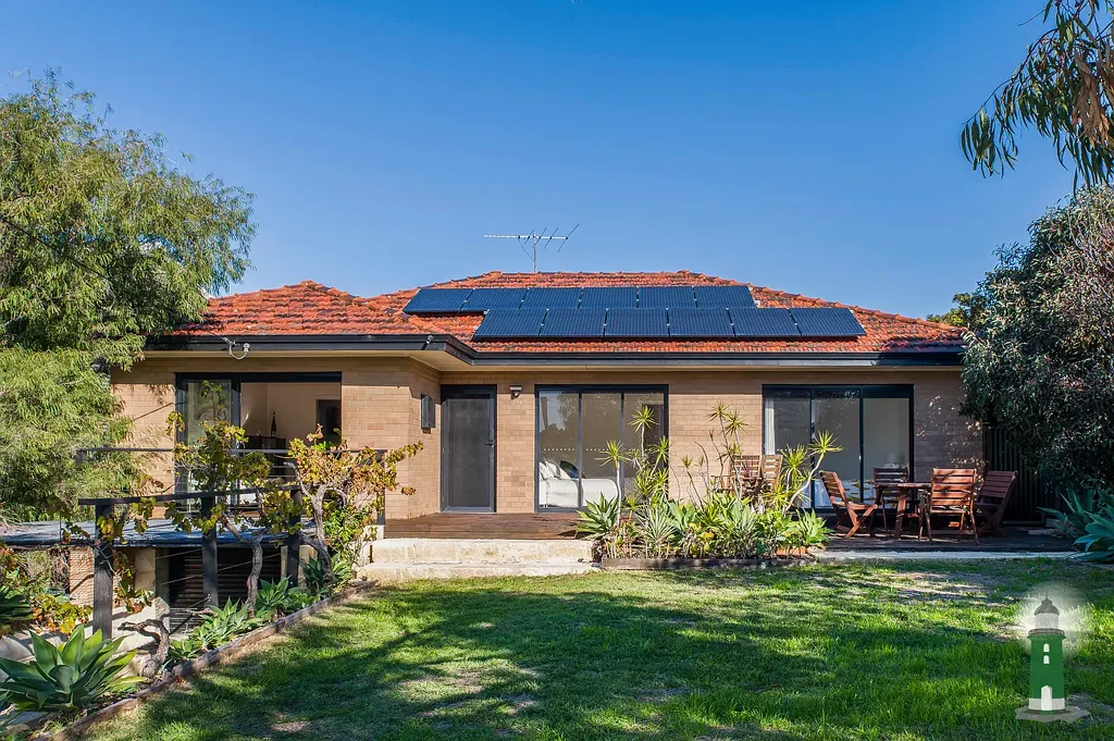 White Gum Valley 4房  SUSTAINABLE SOLAR PASSIVE 60'S STUNNER
