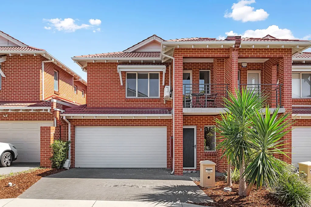 Stylish Townhouse in great location!