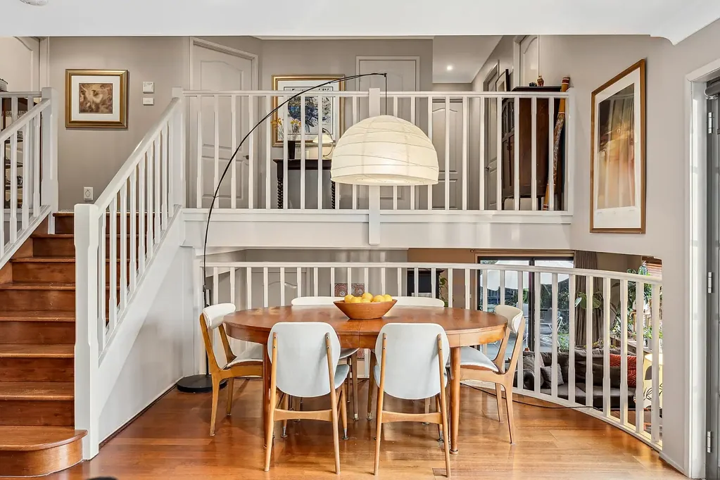 South Windsor 4chambre WHAT A FANTASTIC PRIVATE LOCATION  WALKING DISTANCE TO SCHOOLS, CAFES, SHOPS & PUBLIC TRANSPORT, OFFERING CONVENIENCE, CONNECTIVITY & LIFESTYLE...