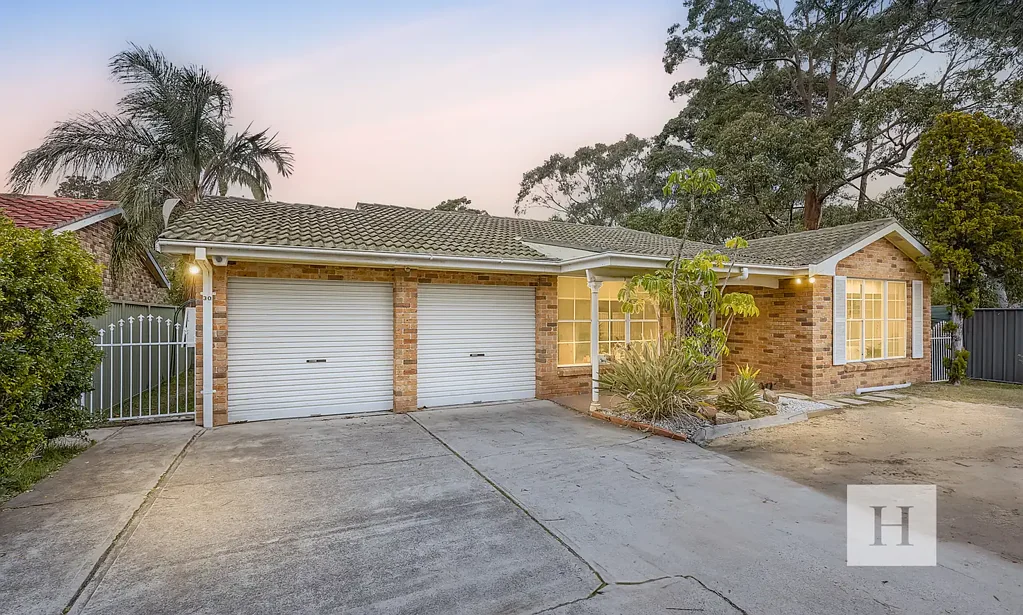 Lake Haven 4 Bedroom Family-Friendly With Room To Grow - Prime Lake Haven Location