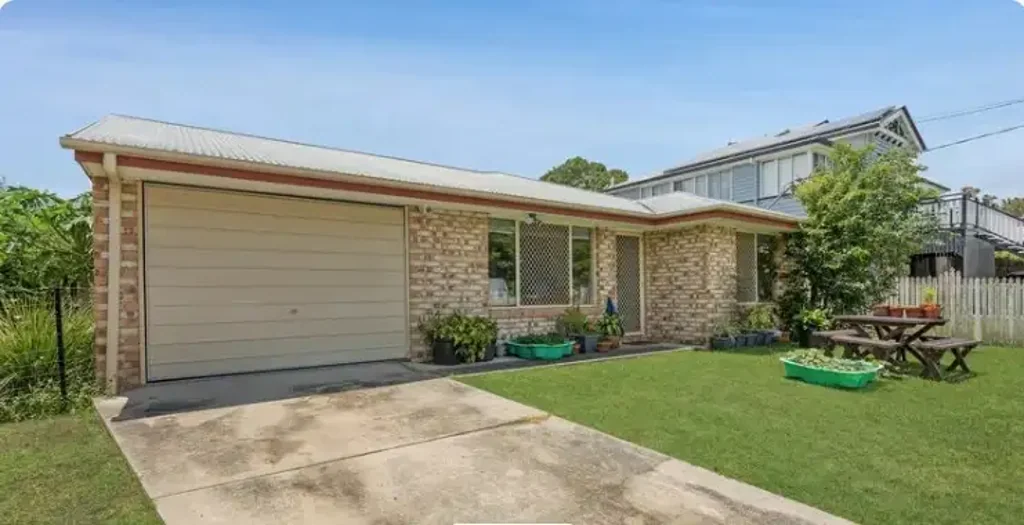Newtown 3房 Ipswich黄金地段 低层砖砌住宅 三卧带步入式衣帽间 开放式空调起居区 易打理低维护地块 周边配套齐全 Lowset Brick in Newtown - Walk to Ipswich Girls Grammar & Rail - MORE PHOTO'S Coming SOON