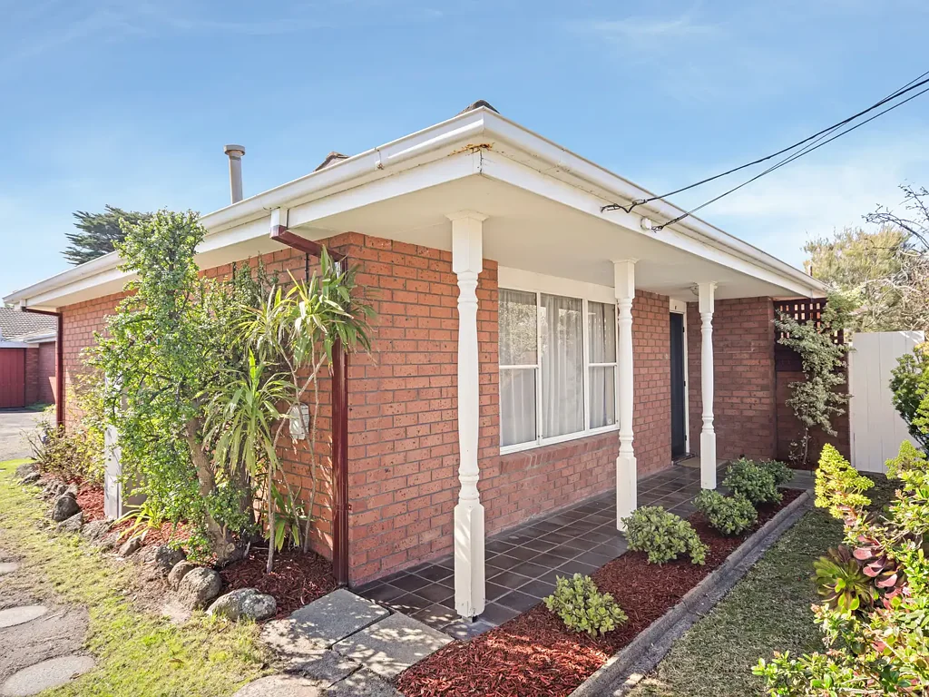 Frankston 2房 清新、中心地段，即刻享受！ Fresh, Central, and Ready to Enjoy!