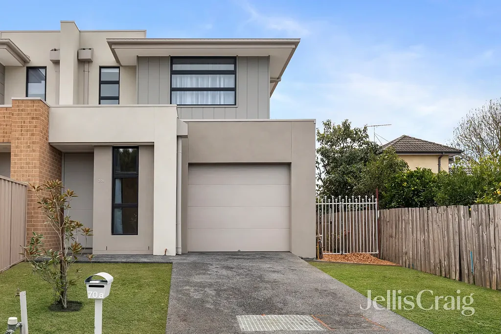 Brand New Luxury Townhouse in Sought-After Ivanhoe